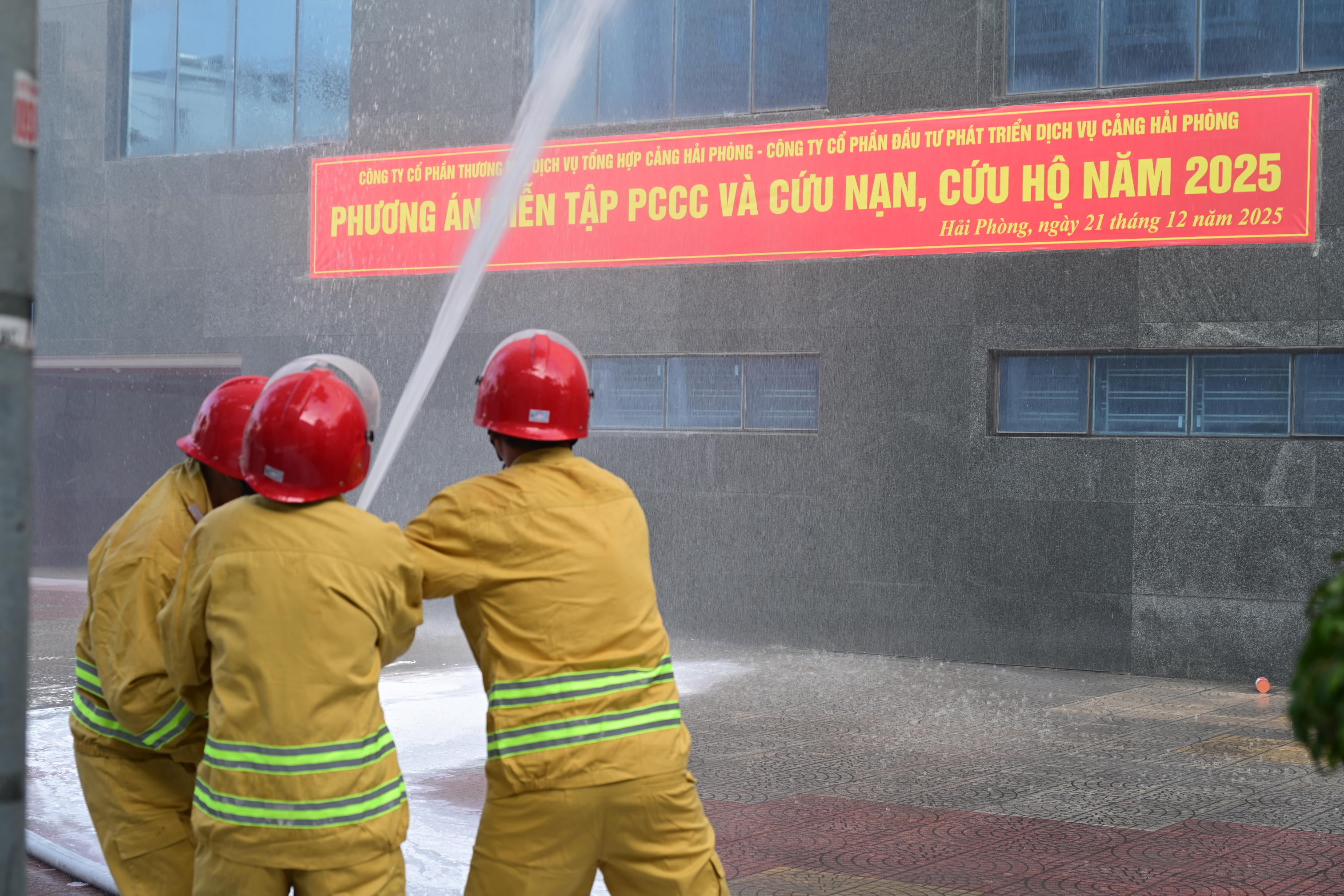 Thực tập phương án chữa cháy, cứu nạn, cứu hộ tại Công ty cổ phần đầu tư phát triển dịch vụ Cảng Hải Phòng